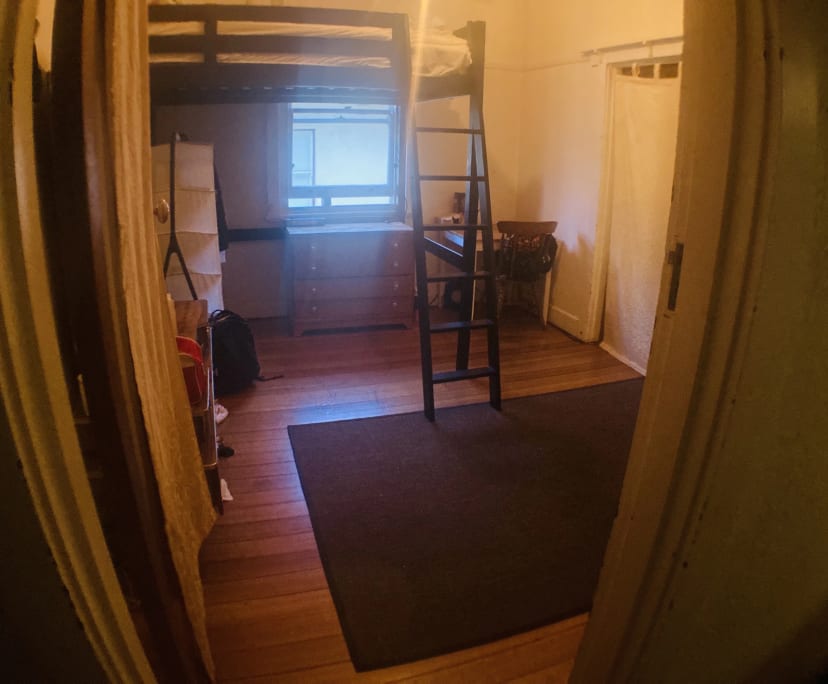 Furnished room in a flatshare