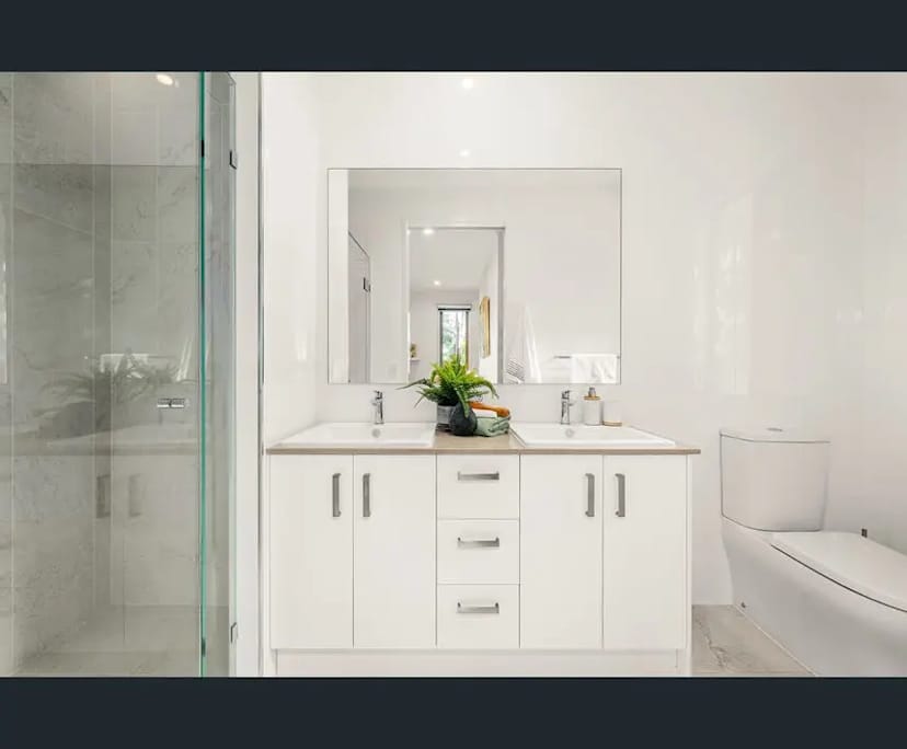 $325, Share-house, 4 bathrooms, Hope Island QLD 4212