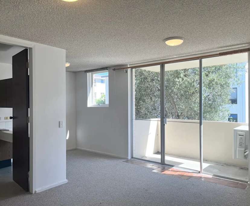 Unfurnished room in a flatshare