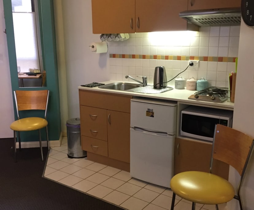 $595, 1-bed, 1 bathroom, Melbourne VIC 3000