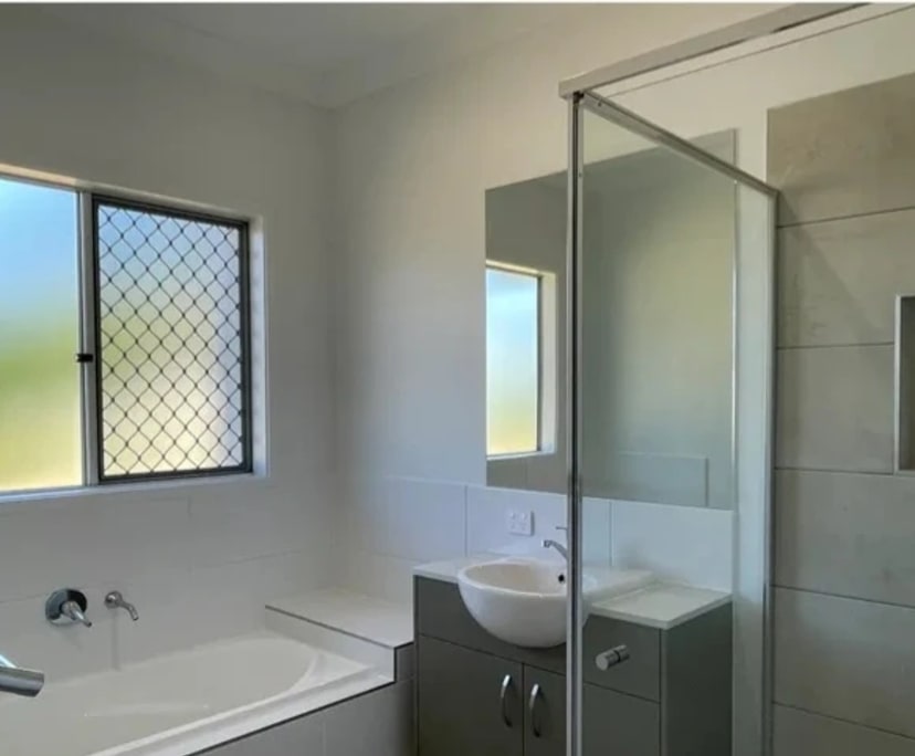 Room for Rent in Woombye, Sunshine Coast 300, Fur...