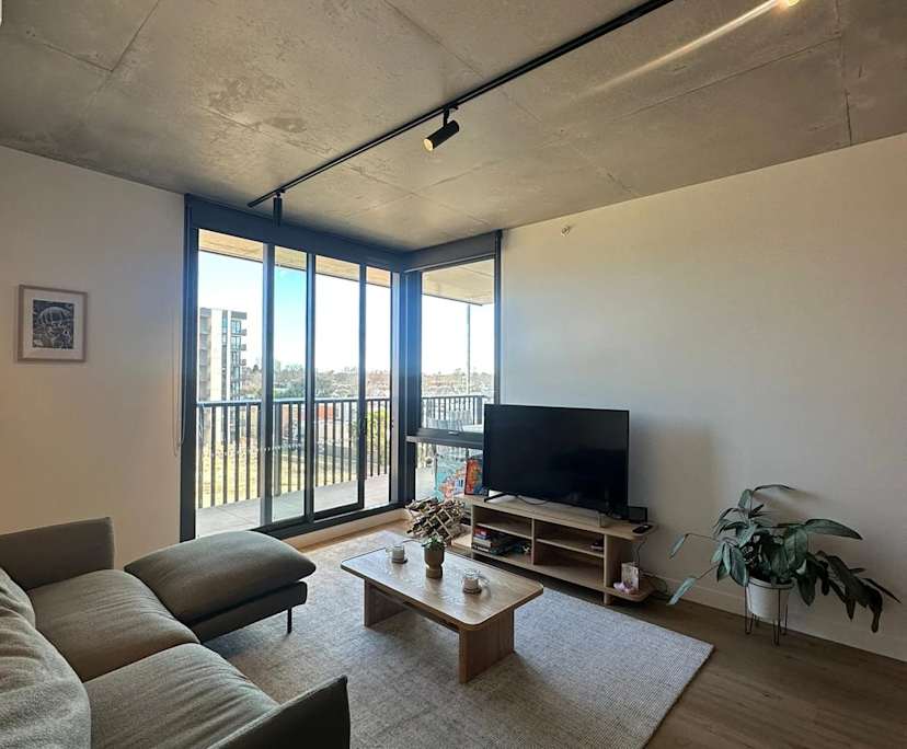 Furnished room with ensuite in a flatshare