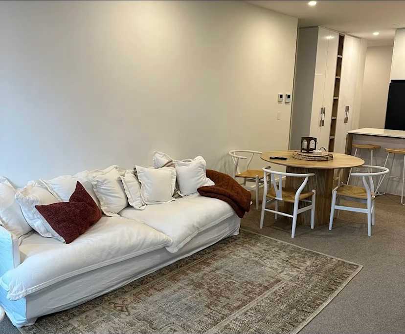 Furnished room in a flatshare