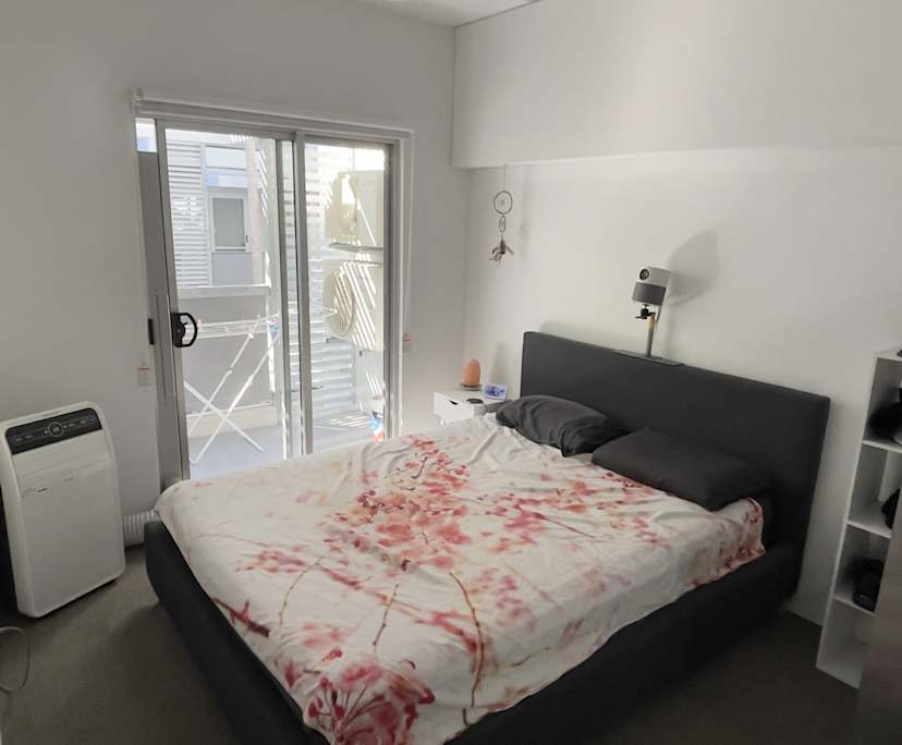 Furnished room with ensuite in a flatshare