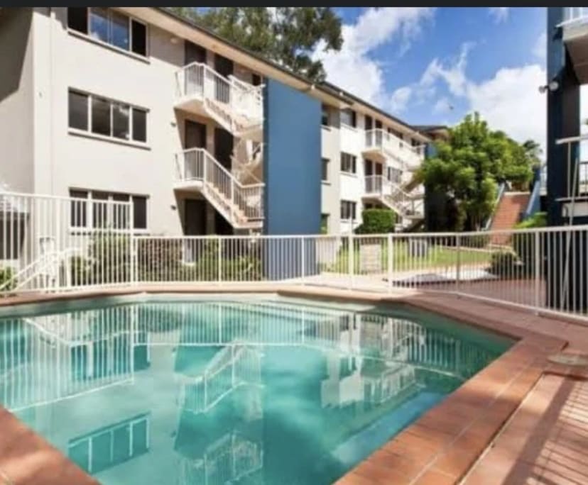 Student for Rent in Ashmore, Gold Coas...