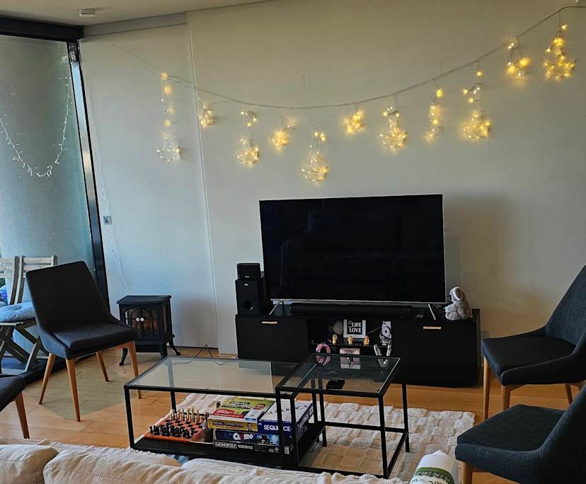 Furnished room with ensuite in a flatshare