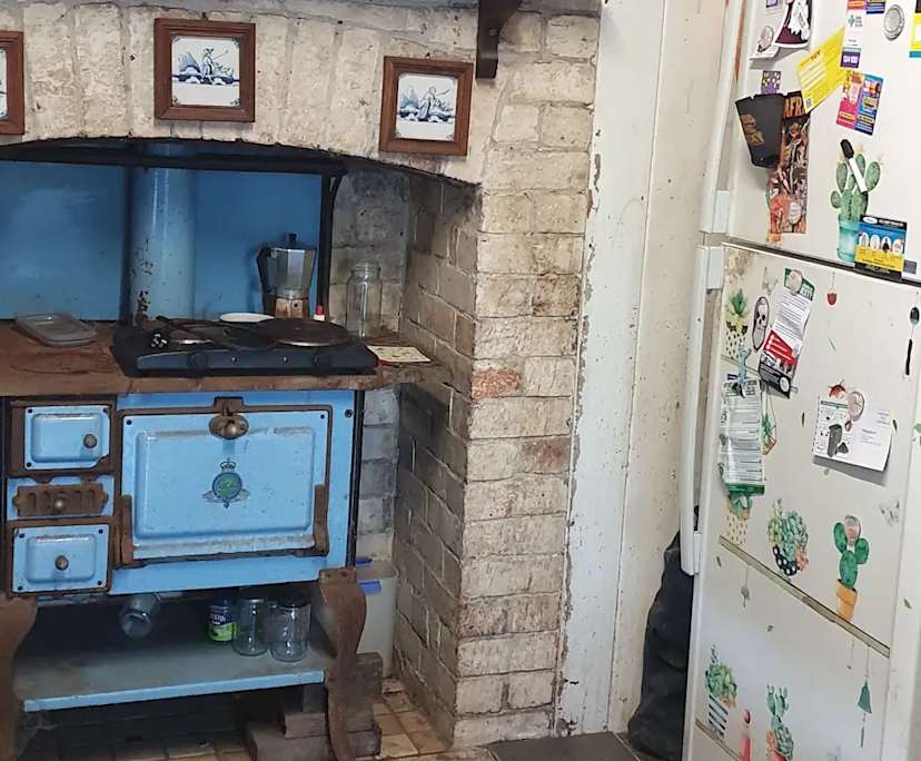 Room in a share house