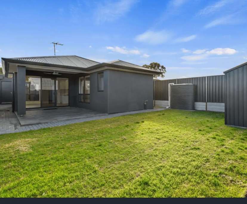 Whole property with 3 rooms for rent