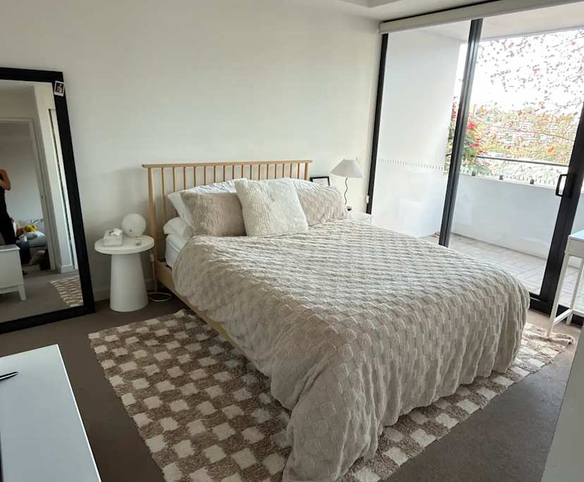 Furnished room with ensuite in a flatshare
