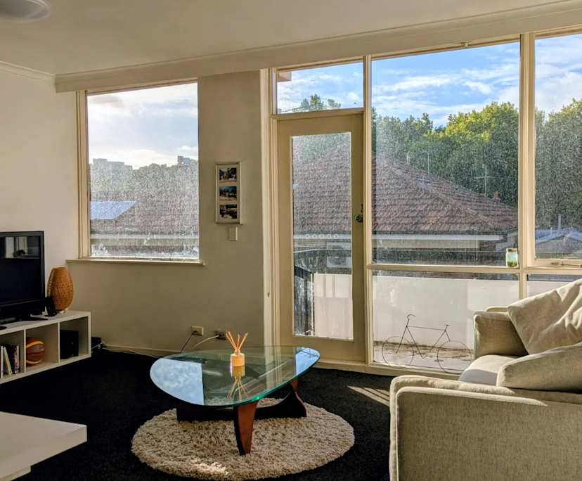 Furnished room in a flatshare