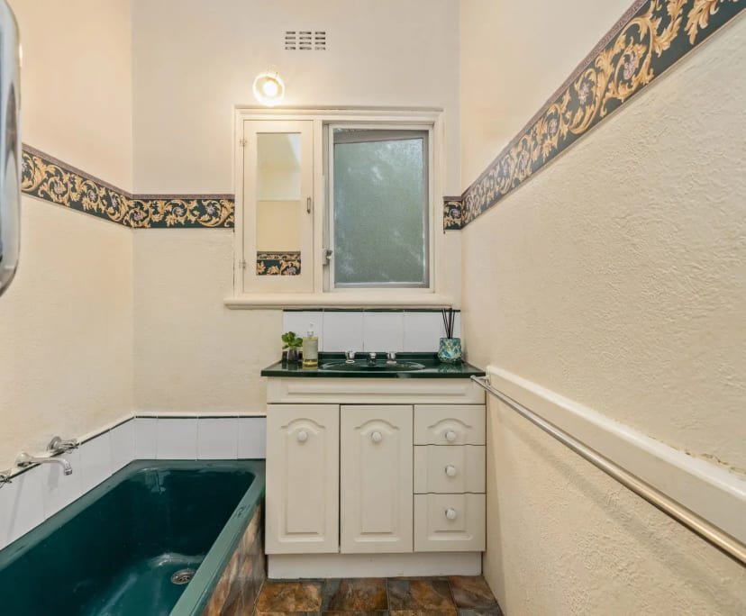 Room in a share house