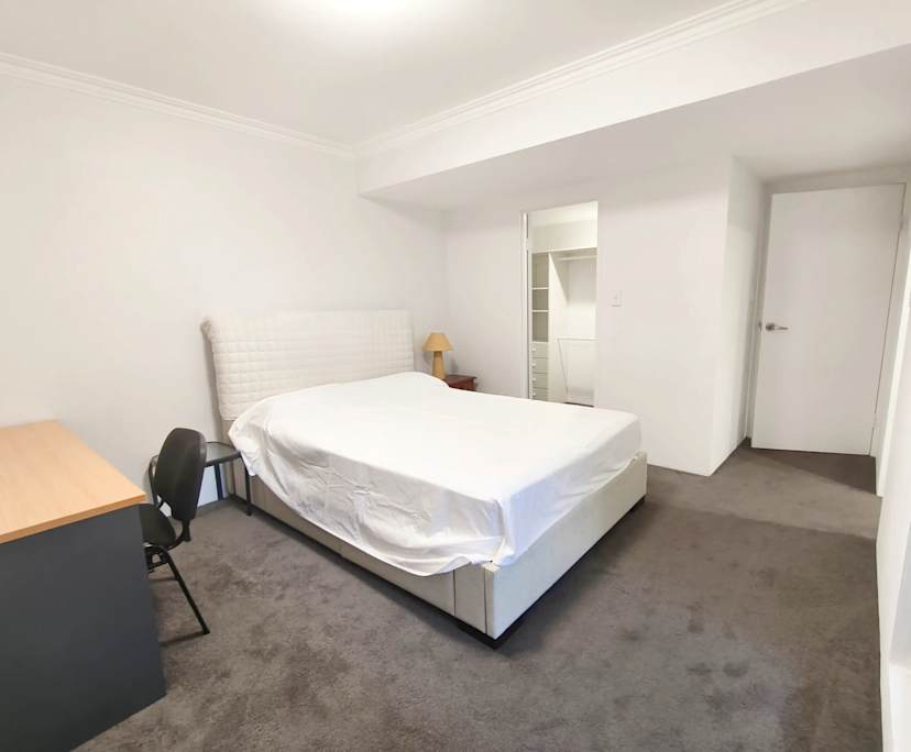 Furnished room with ensuite in a flatshare
