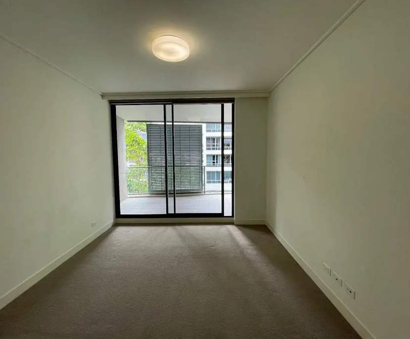 Unfurnished room with own bathroom