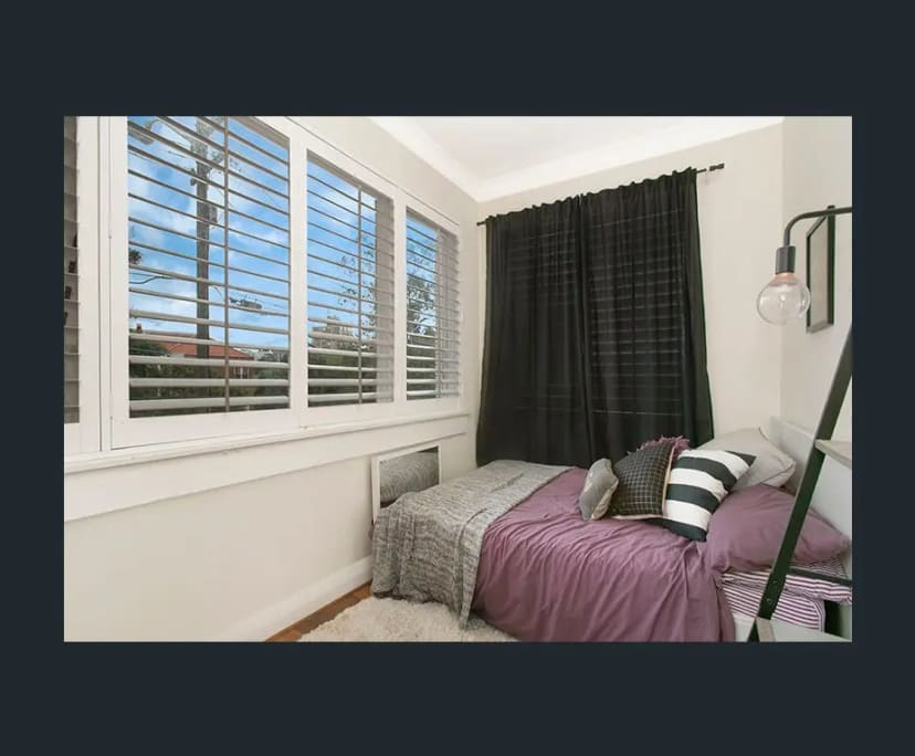 Furnished room in a flatshare