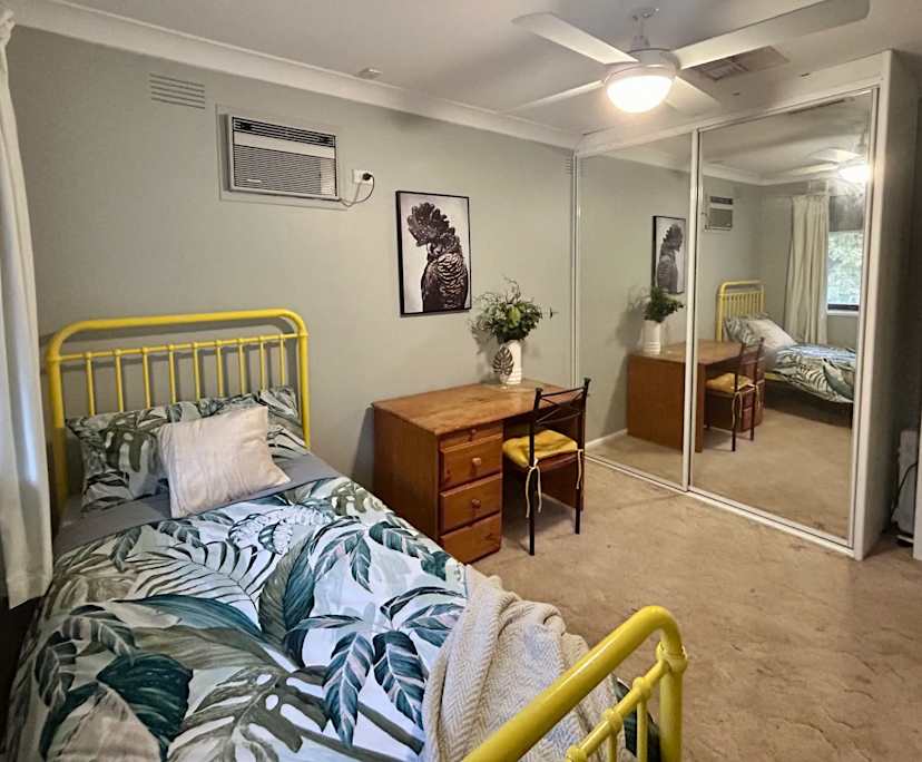 $200, Share-house, 4 bathrooms, Mount Austin NSW 2650