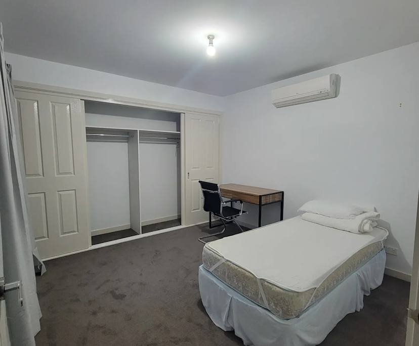 Room in a share house