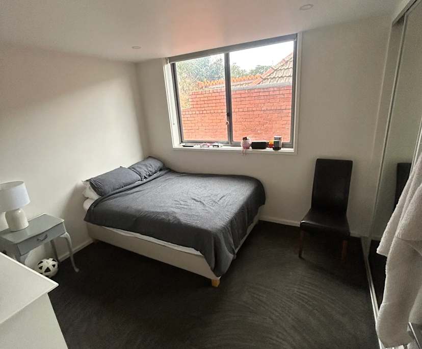 Furnished room in a flatshare