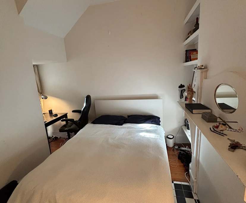 Furnished room in a share house