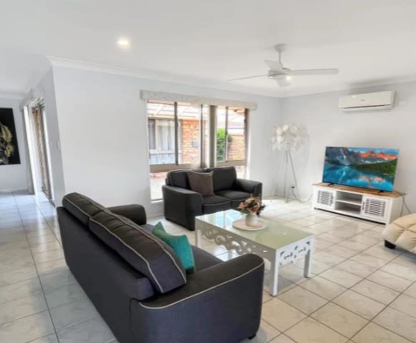 $370, Share-house, 5 bathrooms, Mermaid Waters QLD 4218