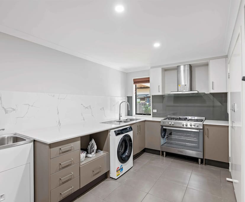 $300, Share-house, 6 bathrooms, Truganina VIC 3029