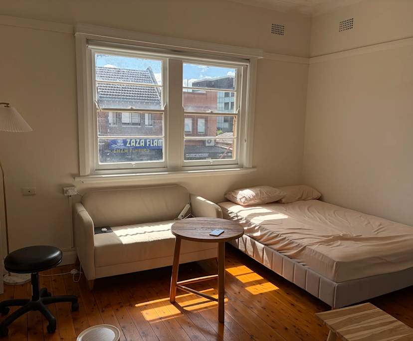 Furnished room in a flatshare
