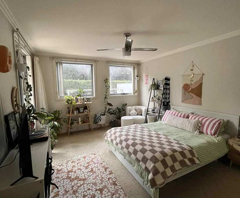 Unfurnished room with ensuite in a flatshare