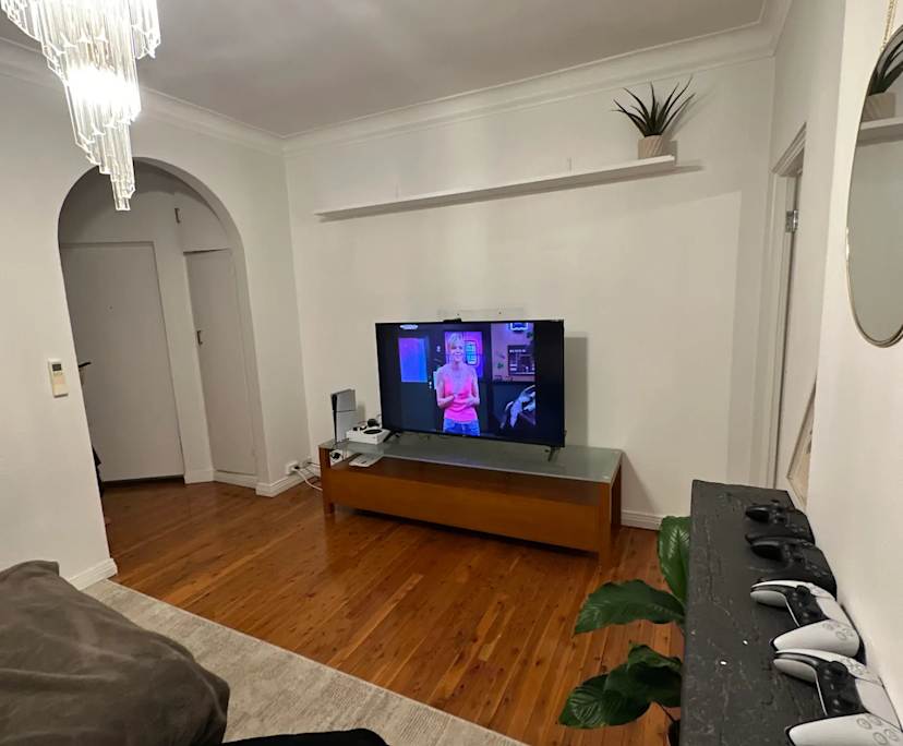 Furnished room in a flatshare