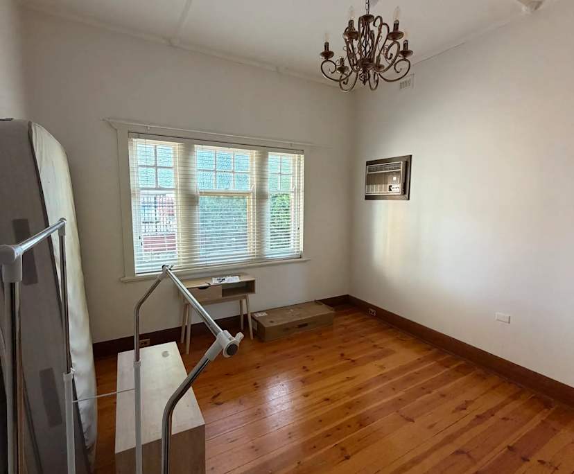 Room in a share house