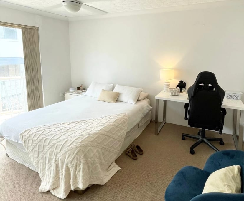 Furnished room with ensuite in a flatshare