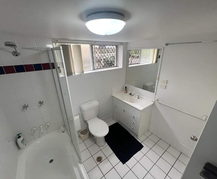 $330, Flatshare, 2 bathrooms, Yeronga QLD 4104