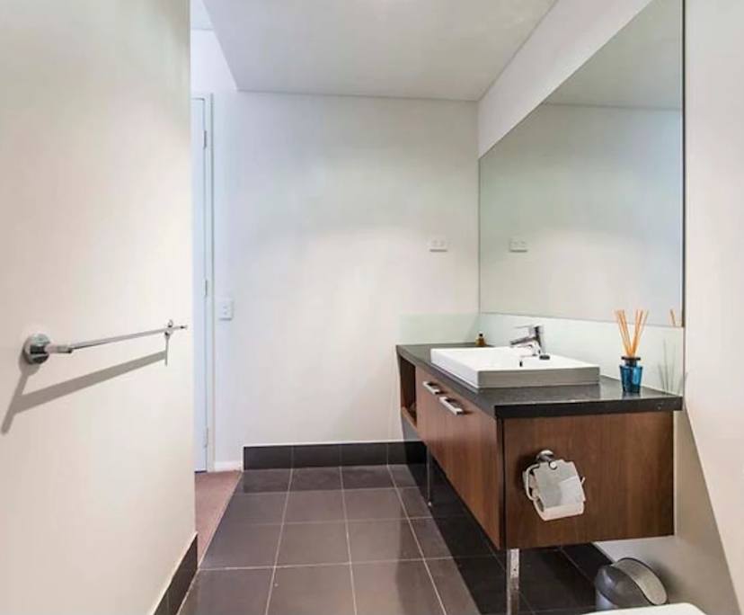 $330, Flatshare, 3 bathrooms, East Perth WA 6004