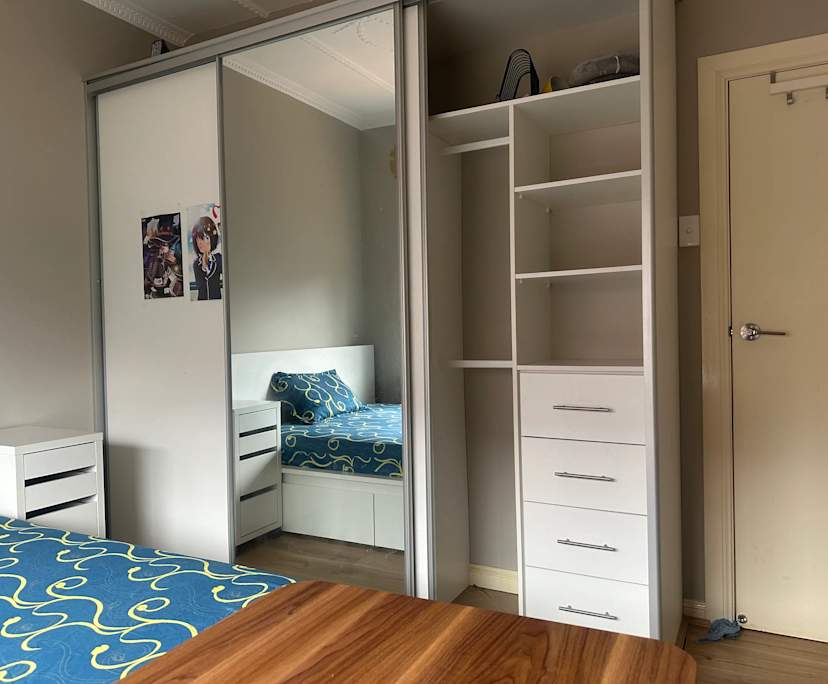 Furnished room in a flatshare