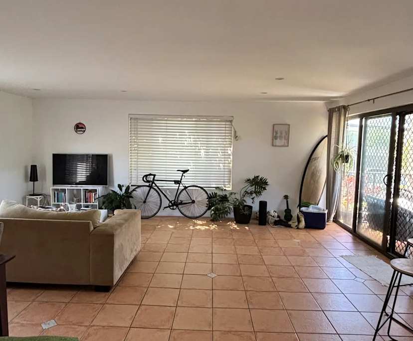 Furnished room in a flatshare