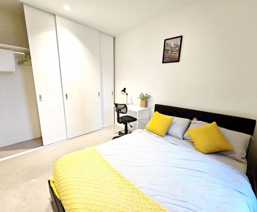 Furnished room in a flatshare