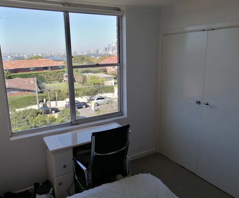 Furnished room in a flatshare