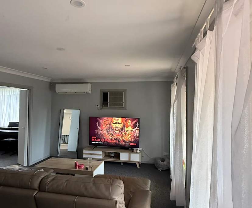$250, Share-house, 4 bathrooms, Eschol Park NSW 2558