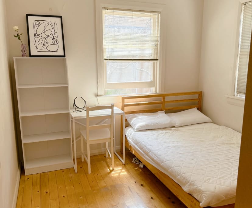 Furnished room in a flatshare