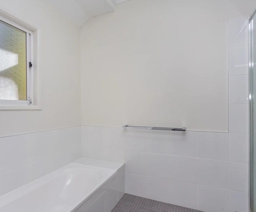 $350, Share-house, 3 bathrooms, Saint Lucia QLD 4067