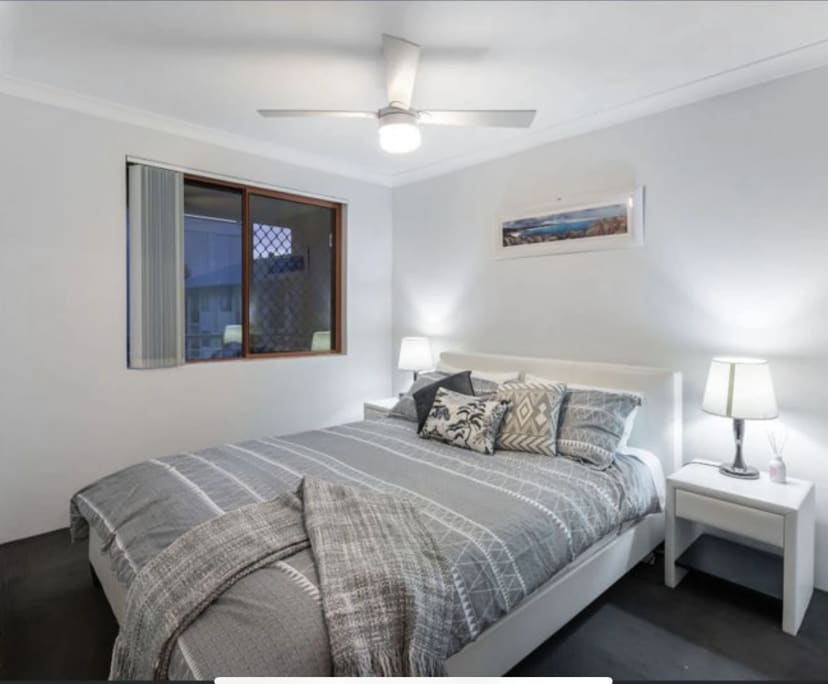 Furnished room in a flatshare