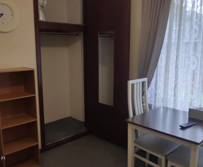 Furnished room in a flatshare