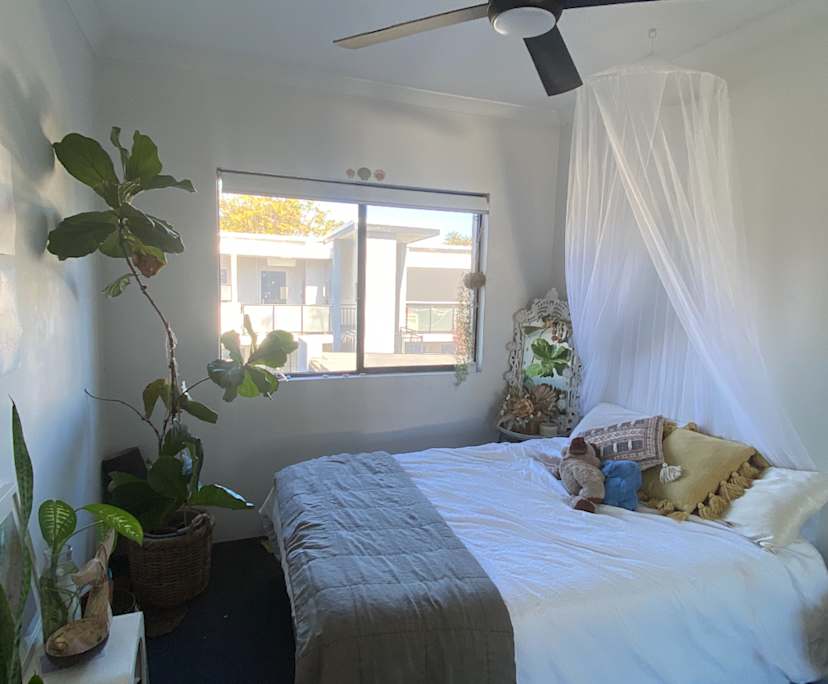 Furnished room in a flatshare