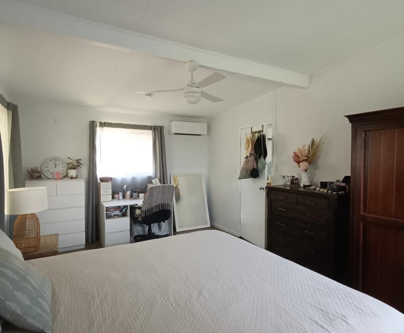 One Bed Flat for Rent in Yeppoon, QLD 350, Furnis...