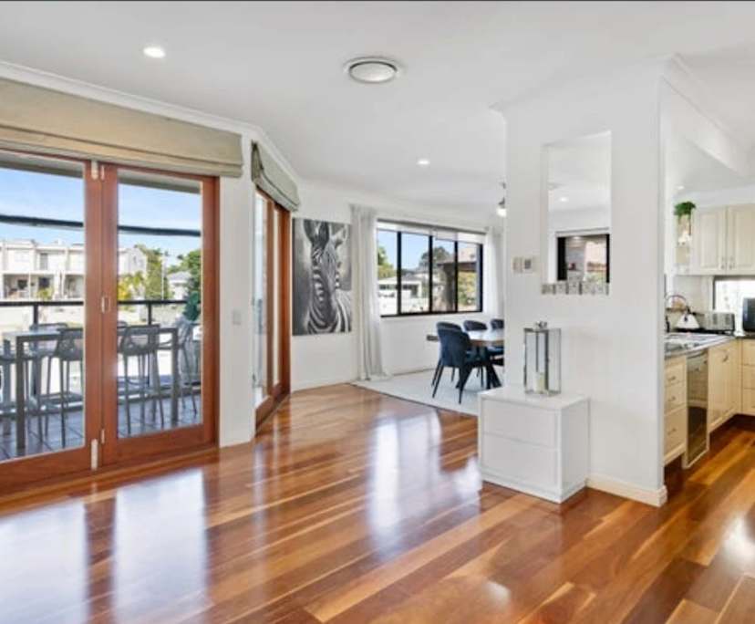 $370, Share-house, 4 bathrooms, Surfers Paradise QLD 4217