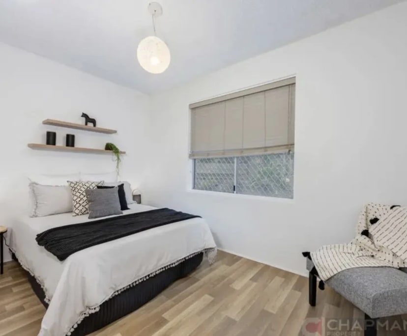 Furnished room in a flatshare