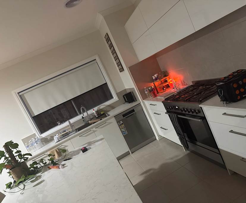 $350, Homestay, 4 bathrooms, Tarneit VIC 3029