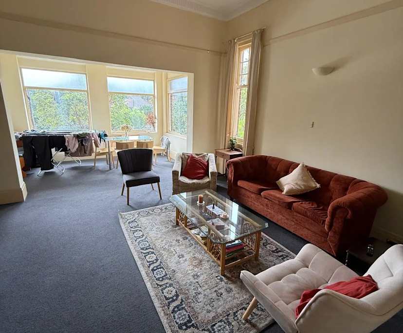 Furnished room in a flatshare