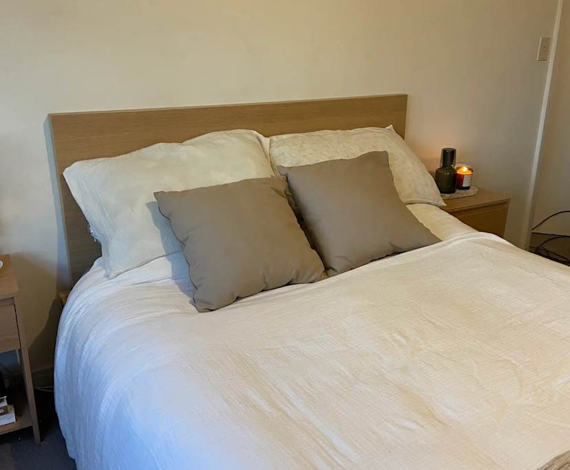 Furnished room with ensuite in a flatshare
