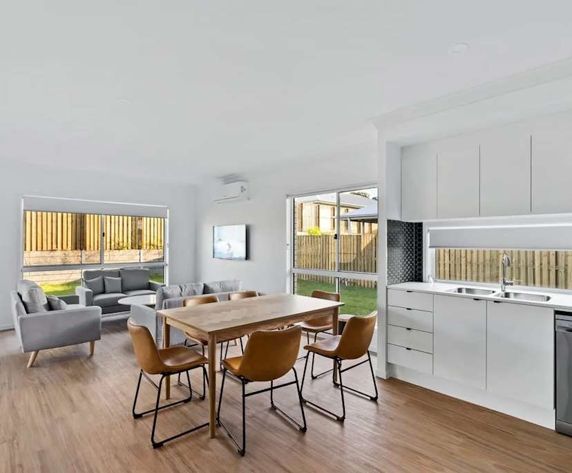 $310, Share-house, 3 bathrooms, Greenbank QLD 4124