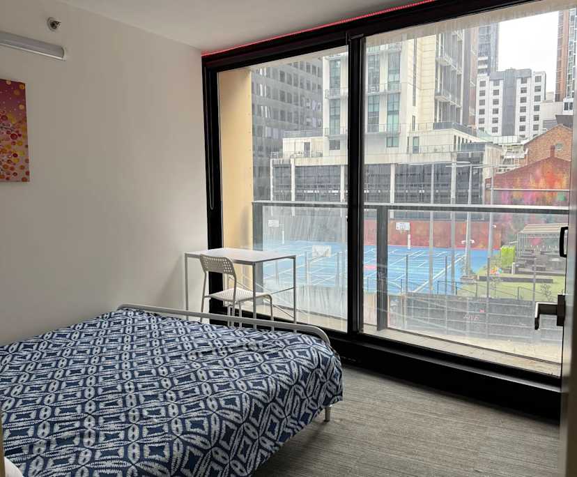 Furnished room in a flatshare