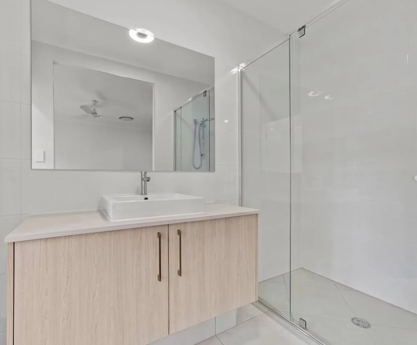 $240, Share-house, 4 bathrooms, Logan Reserve QLD 4133